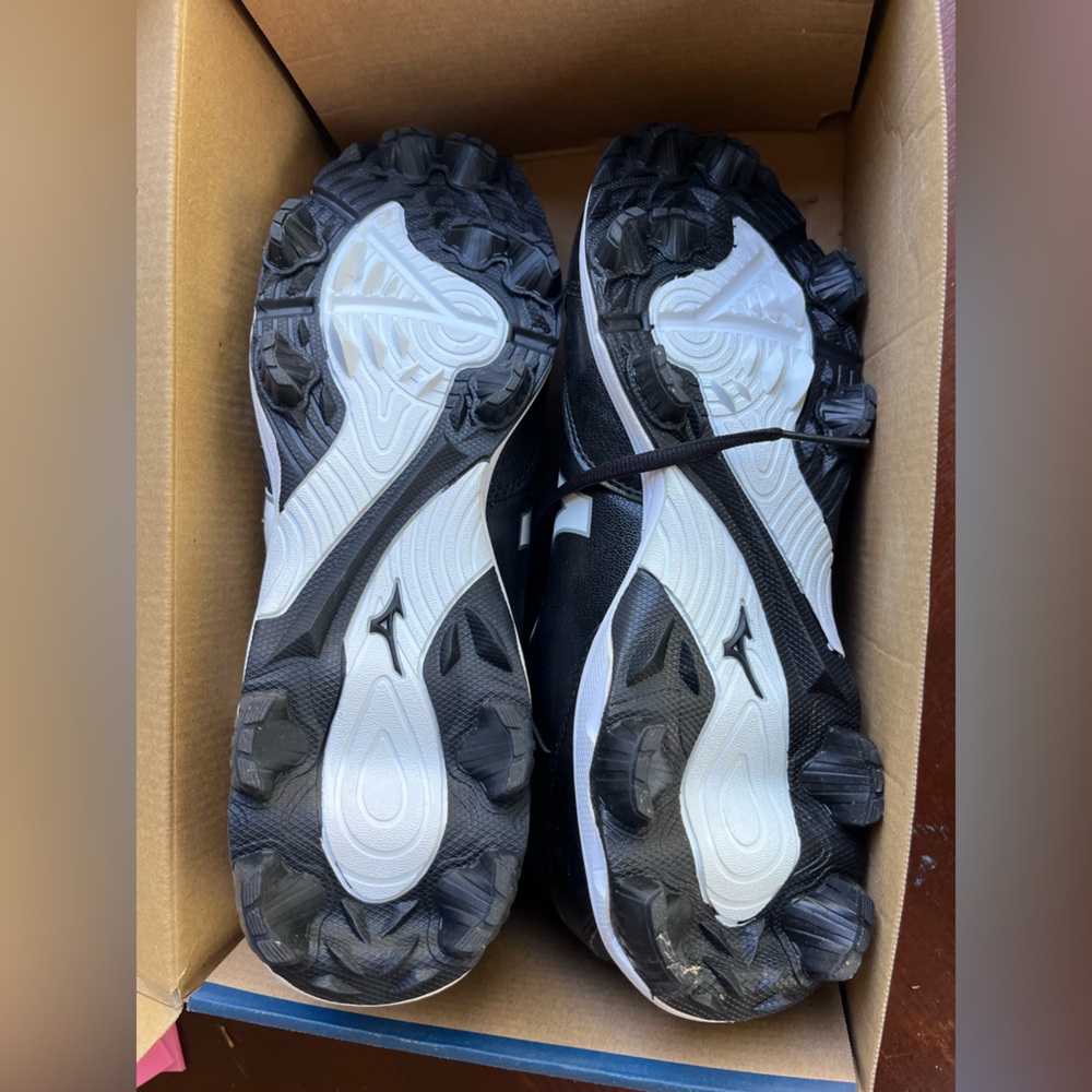 Mizuno Black and White Baseball Cleats Men’s Sz 10.5
